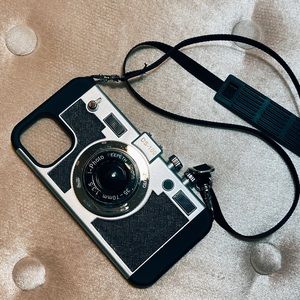 Emily in Paris Vintage Camera iPhone 12/12 Pro Case